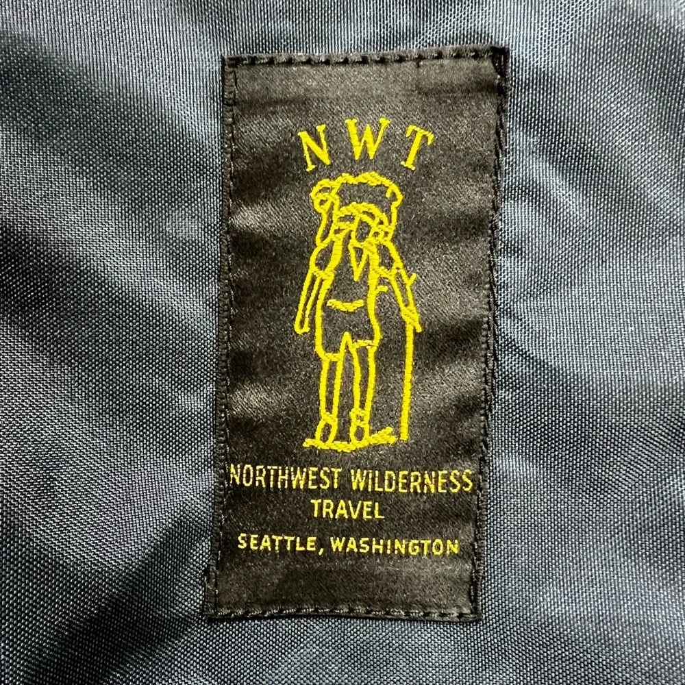 VTG Retro Northwest Wilderness Travel Duffel Bag Navy Blue Red White Strap PNW